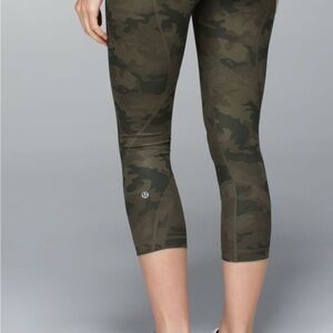 Lululemon Run Inspire Crop II All Luxtreme crop- Savasana Camo- size 6